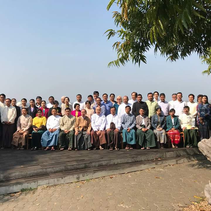 (MEITI) အစည္းအေ၀းသို႔ ဥကၠ႒ ေဒါက္တာစိန္၀င္းႏွင့္ အဖြဲ႕မ်ားတက္ေရာက္